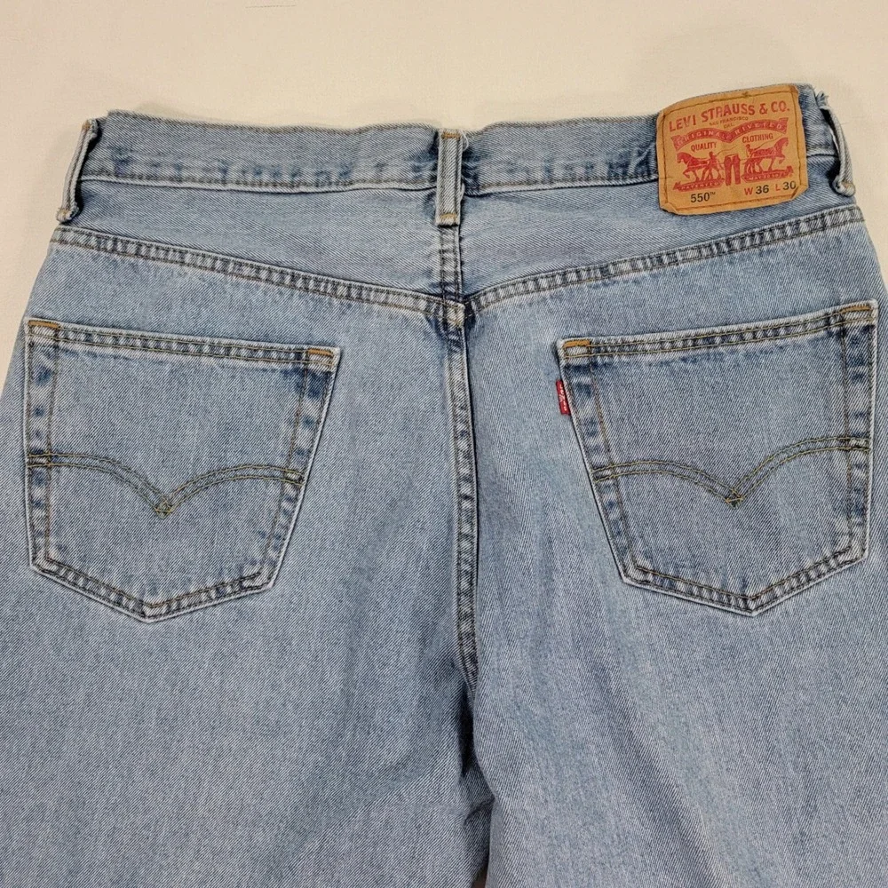 Levis 550 Relaxed Fit Tapered Leg Light Wash Blue Denim Jeans W36 L30 Mens